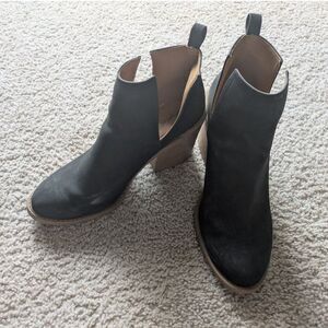 Qupid Brown Short Boots Block Heel Vegan Booties Sz 10